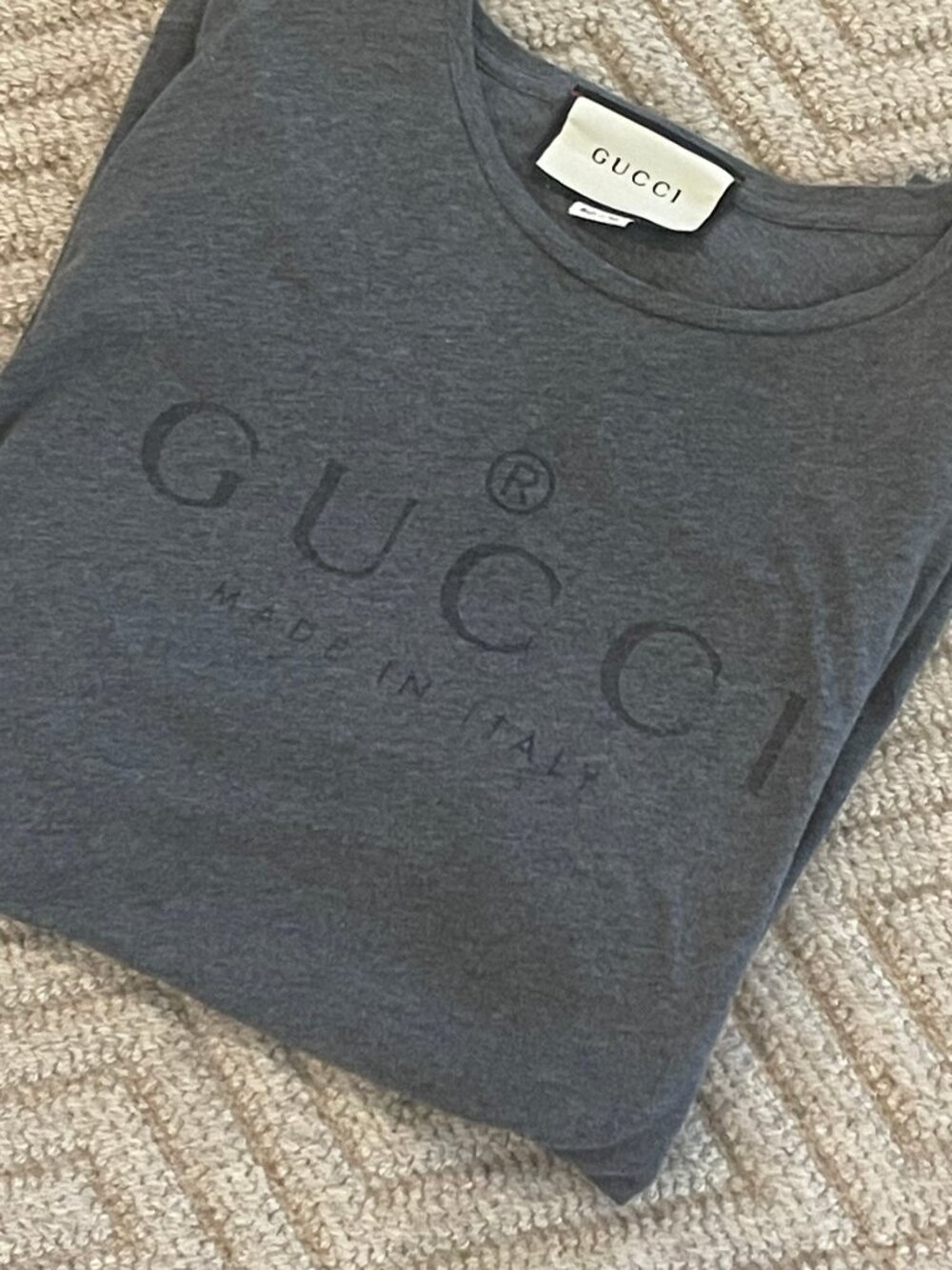 GUCCI~"GUCCI" Classic Logo Jersey T-Shirt, UNISEX - Picture 3 of 6